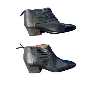 Clarks Artisan Black Leather Ankle Bootie 26103500 10M